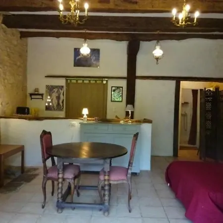 House Le Chateau De Busqueilles Tatil Evi Autoire